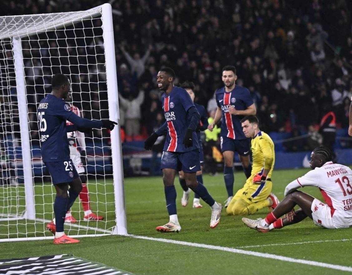 开云体育-大巴黎中场连续进球,助球队稳居法甲榜首的简单介绍