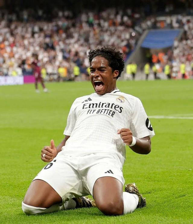 巴西男篮逆袭夺冠,塞尔维亚队遇挫 巴西男篮逆袭夺冠,塞尔维亚队遇挫