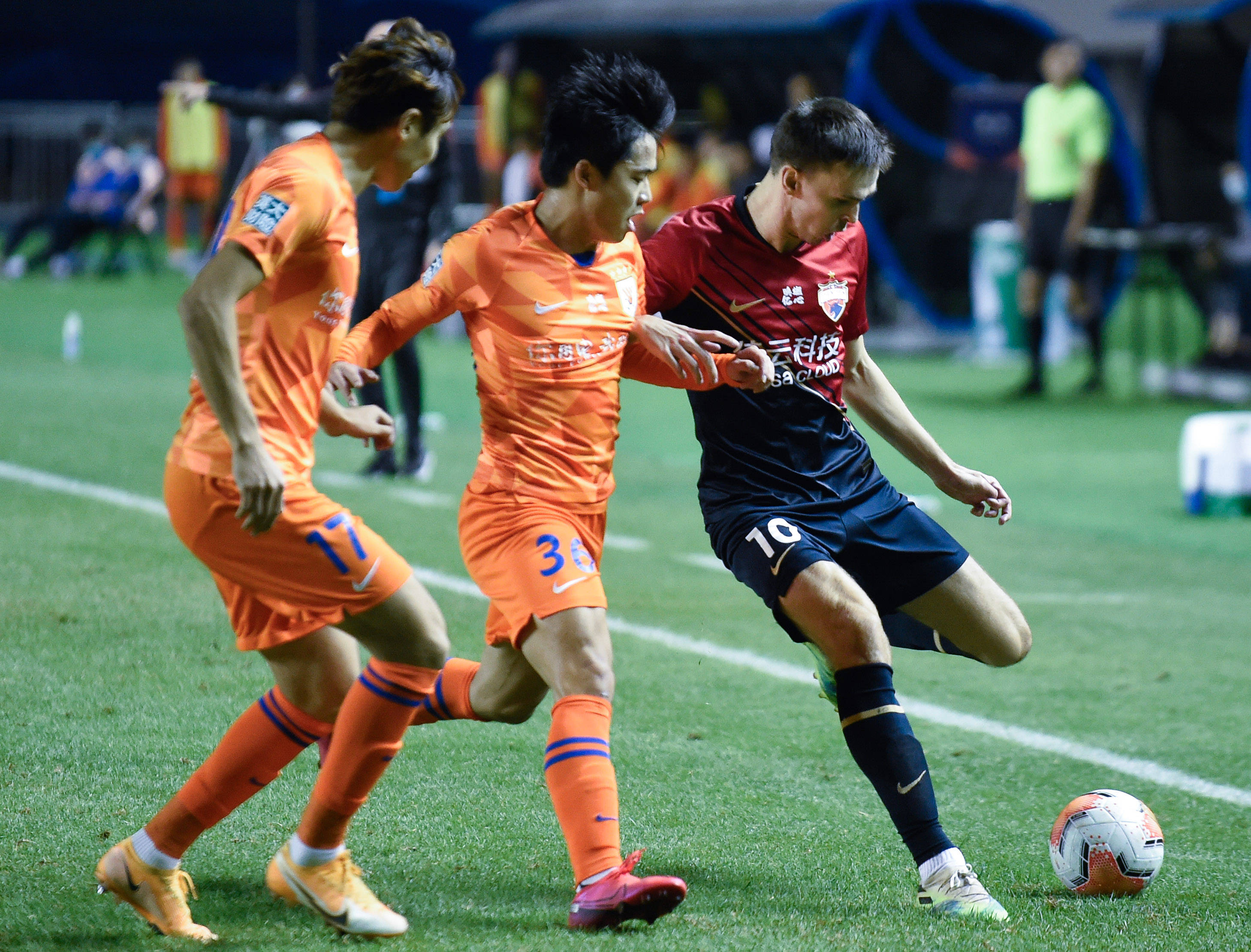 深圳佳兆业外援助攻带球进攻,助球队夺胜的简单介绍 深圳佳兆业外援助攻带球进攻,助球队夺胜的简单介绍