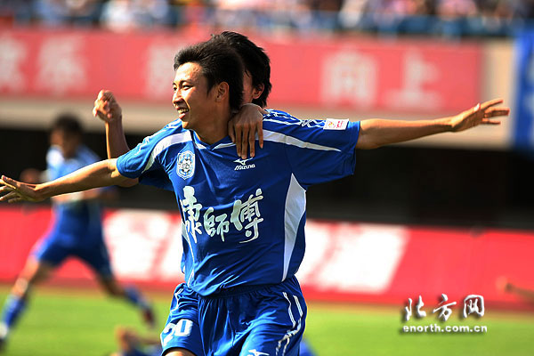 开云体育官网-包含天津泰达客场险胜！外援双响助球队逆转的词条