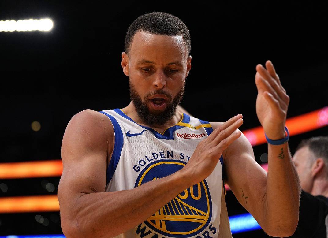 开云平台-热火主场失利，勇士后卫库里再度爆发砍下高分的简单介绍