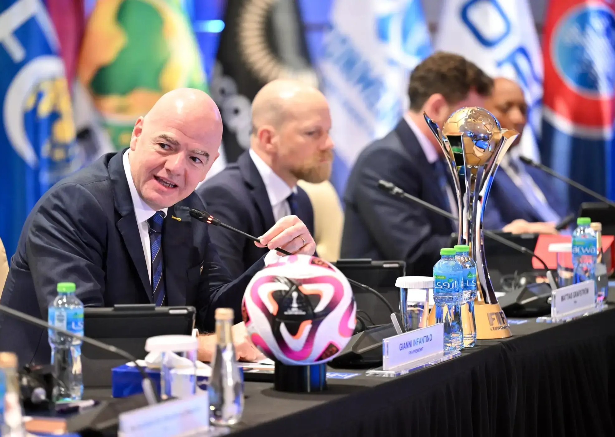 快讯：拜仁慕尼黑抵达美国备战世俱杯的简单介绍