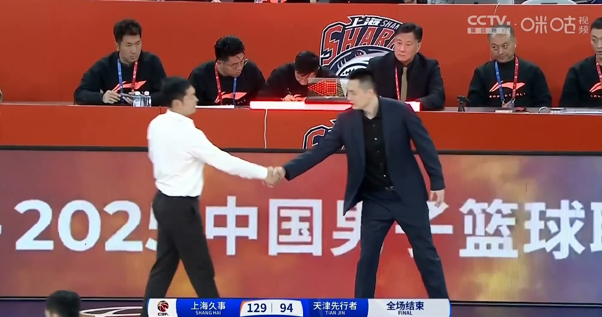 开云体育平台APP-上海大鲨鱼队突破重围，取得连胜