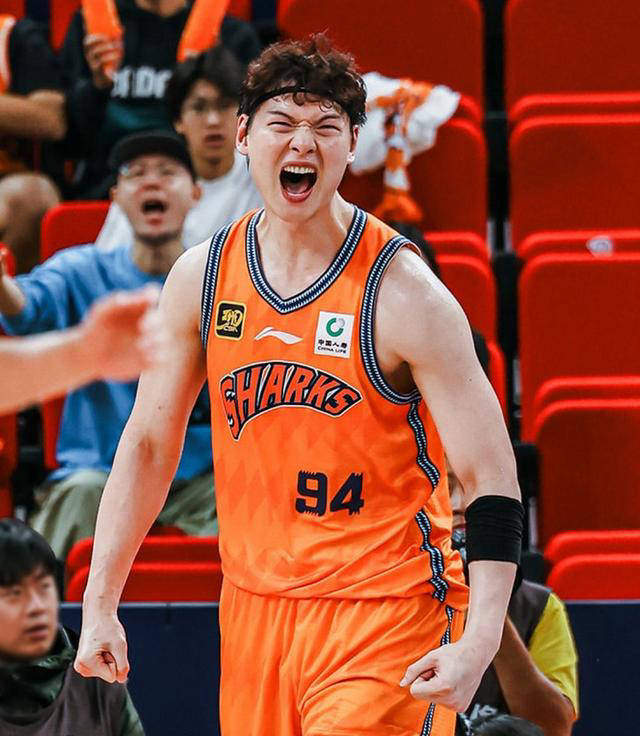 上海大鲨鱼队突破重围,取得连胜 上海大鲨鱼队突破重围,取得连胜