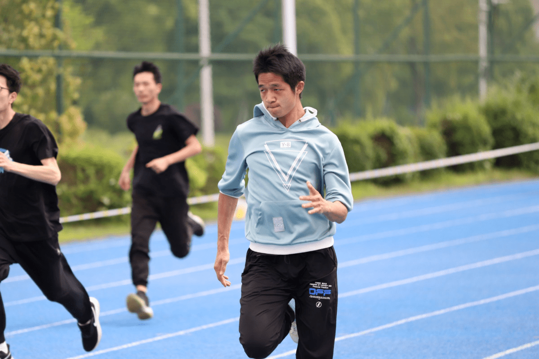 全神贯注!选手们斗志尽显,精彩层出的简单介绍 全神贯注!选手们斗志尽显,精彩层出的简单介绍