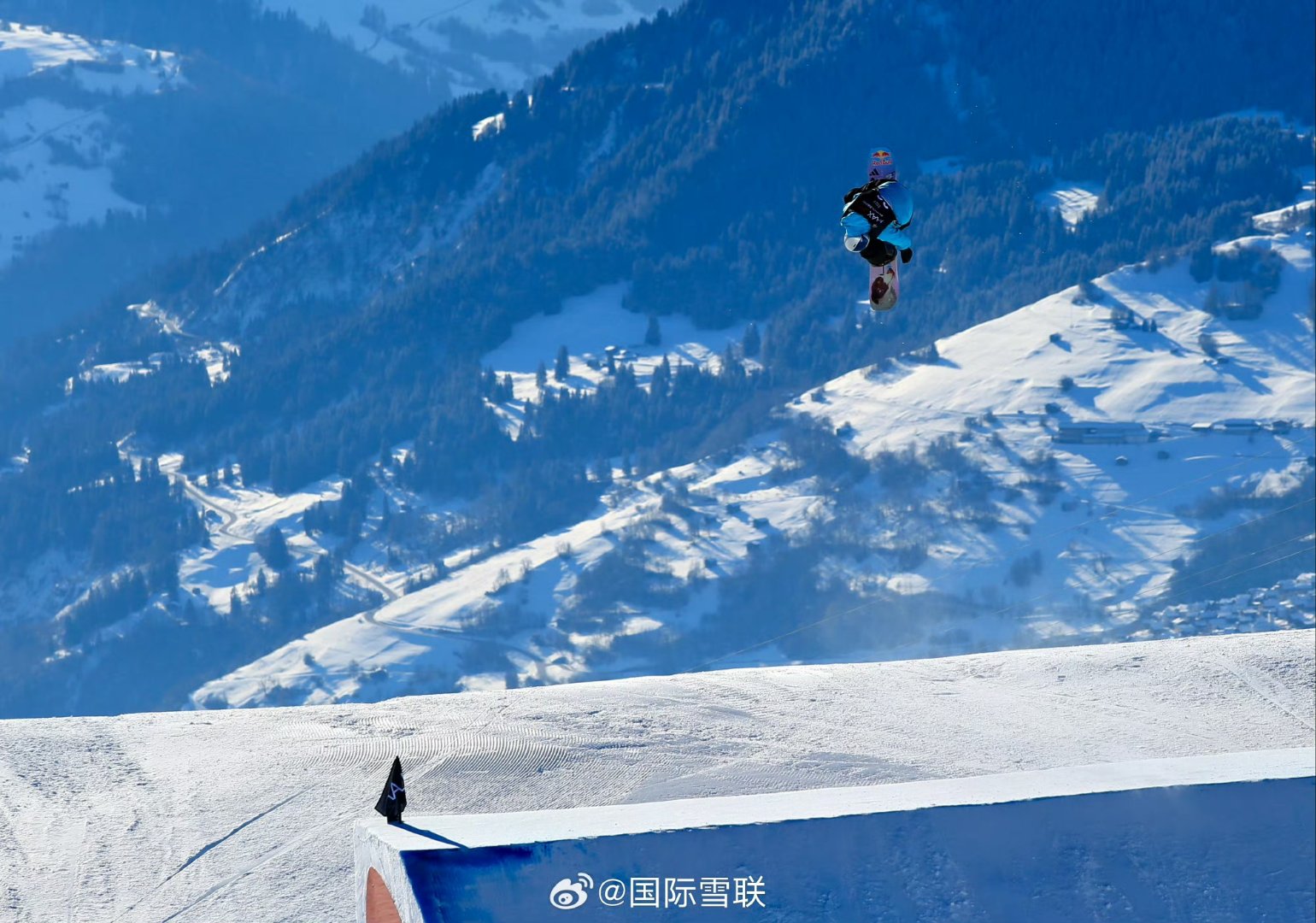 开云体育下载-瑞士滑雪队在比赛中叱咤风云