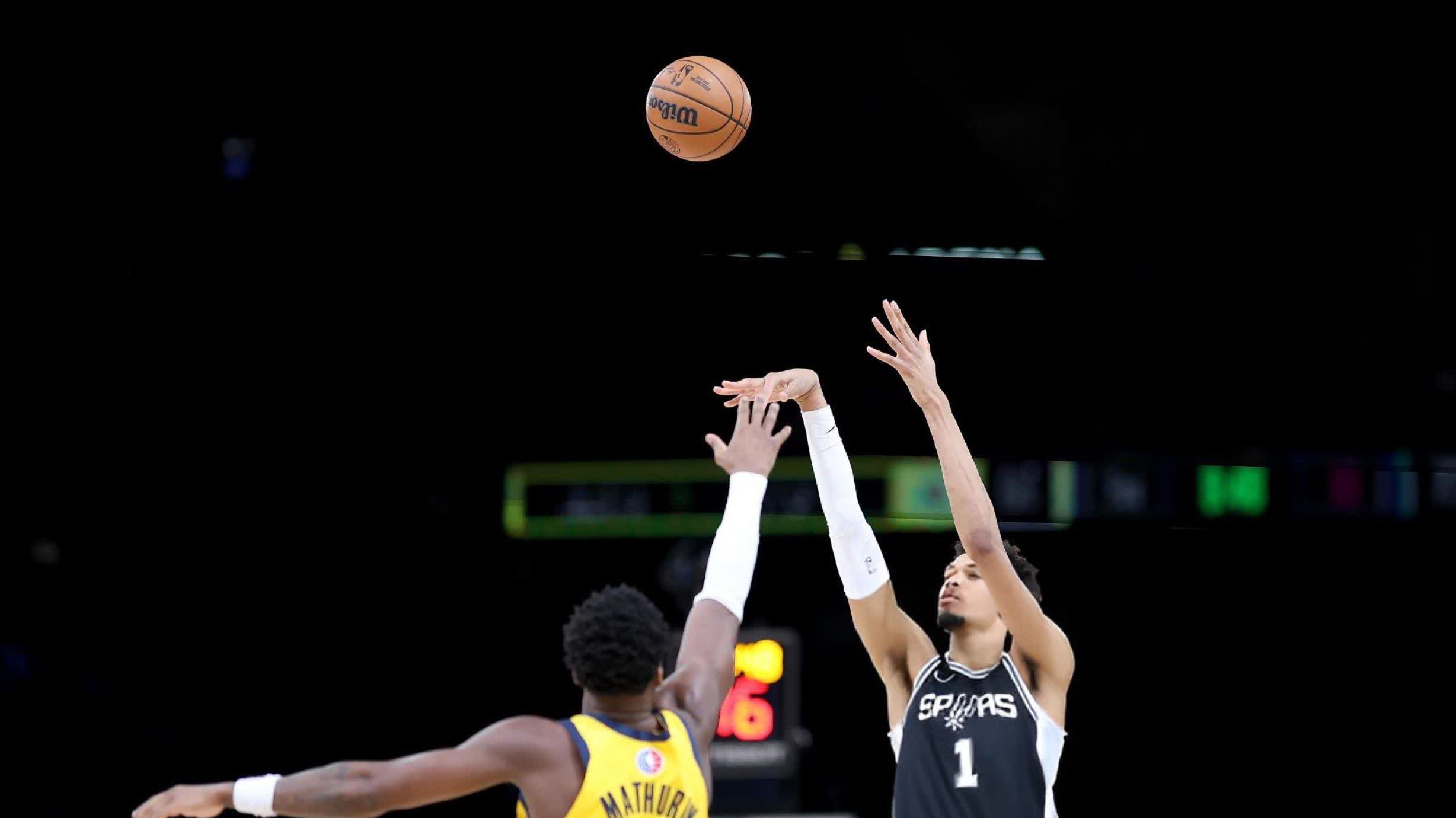 步行者大胜马刺,奥拉迪波绝杀大战的简单介绍 步行者大胜马刺,奥拉迪波绝杀大战的简单介绍