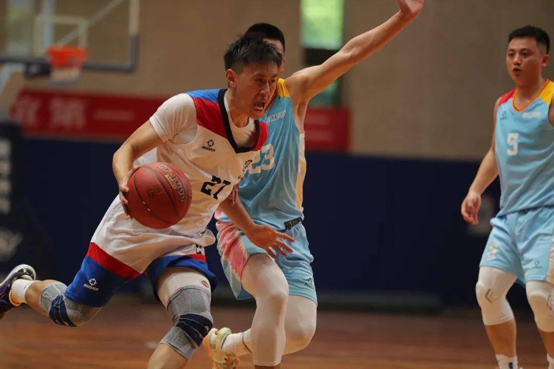 加拿大队员奋勇争先成功晋级下一轮 加拿大队员奋勇争先成功晋级下一轮