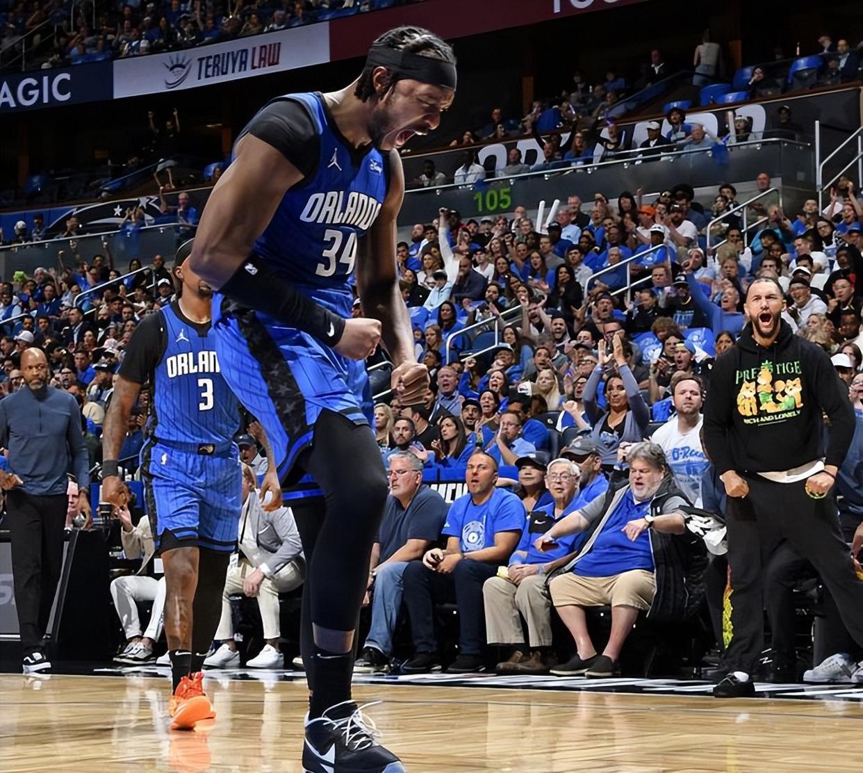 开云下载-包含老鹰大胜马刺，特雷杨疯狂轰炸的词条