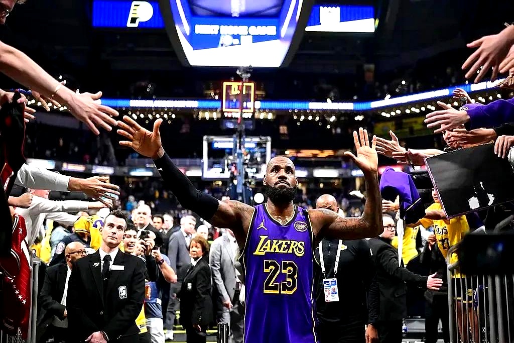 詹姆斯再次完成绝杀,带领球队逆转胜利的简单介绍 詹姆斯再次完成绝杀,带领球队逆转胜利的简单介绍