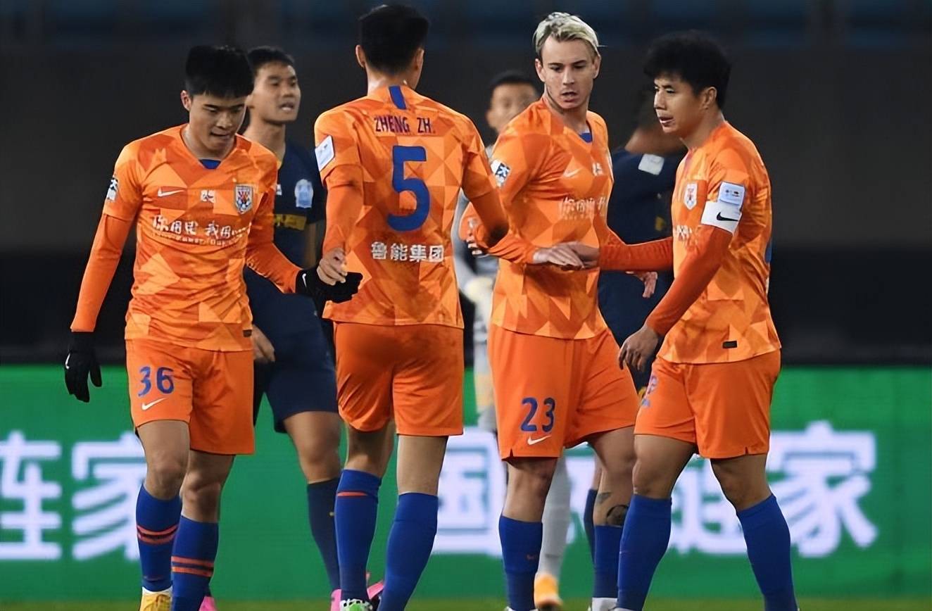 开云体育-鲁能客场大胜，球队士气大振！