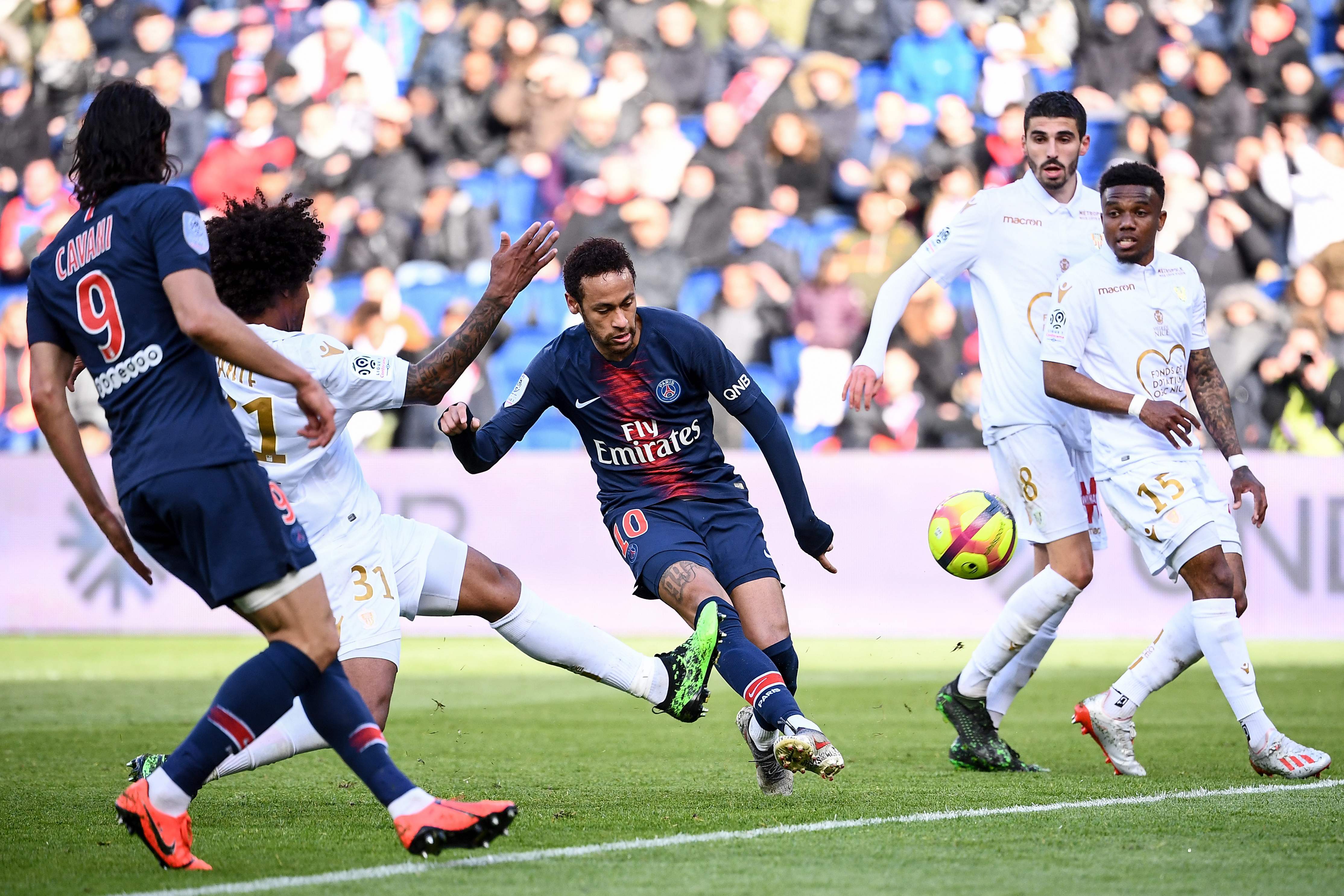 关于拜仁慕尼黑势不可挡，稳坐积分榜首的信息