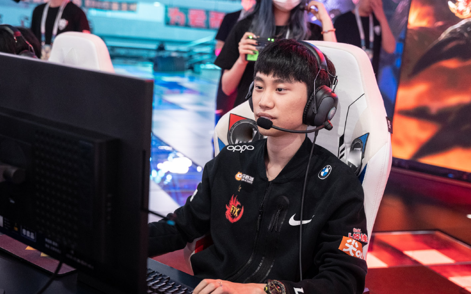 开云体育平台APP-HLE绝杀DFM，Doinb团战一打五小组赛2:1（伦敦）