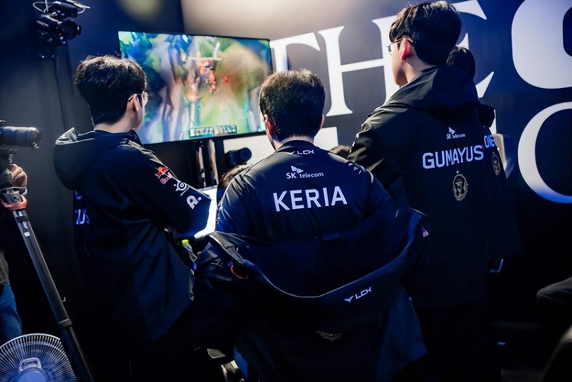 JDG翻盘SHR,Keria团战一打五小组赛3:1(伦敦) JDG翻盘SHR,Keria团战一打五小组赛3:1(伦敦)