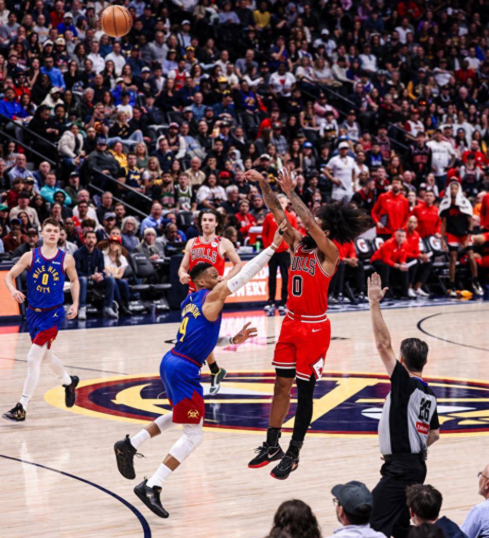 科比砍下30+,率领球队击败强敌! 科比砍下30+,率领球队击败强敌!