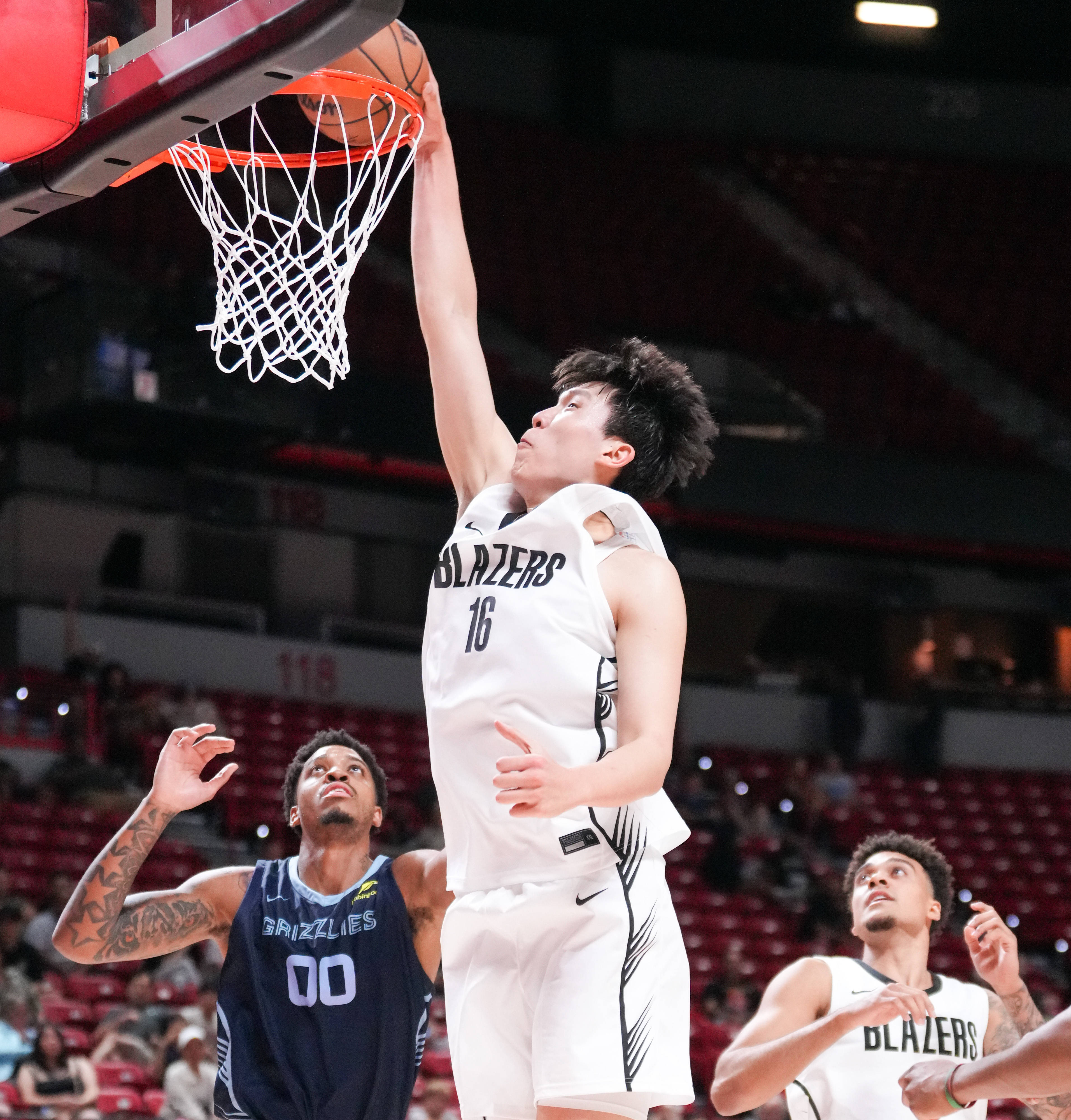 包含灰熊加时战胜黄蜂,背靠背取胜的词条 包含灰熊加时战胜黄蜂,背靠背取胜的词条