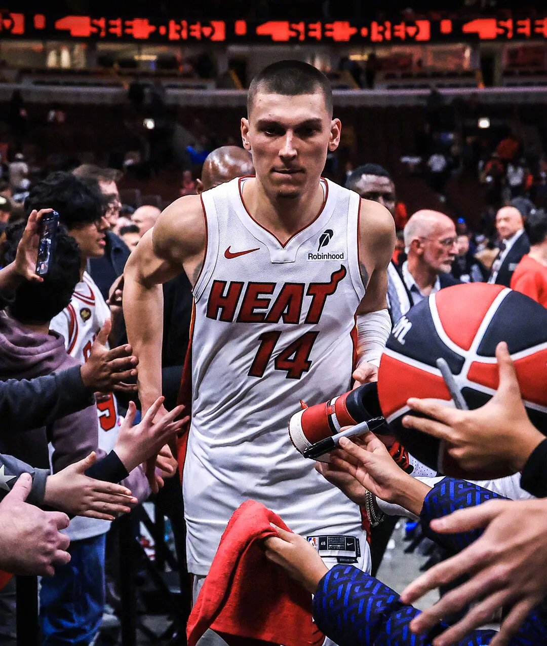 开云体育app-热火击败灰熊,巴特勒砍下28分