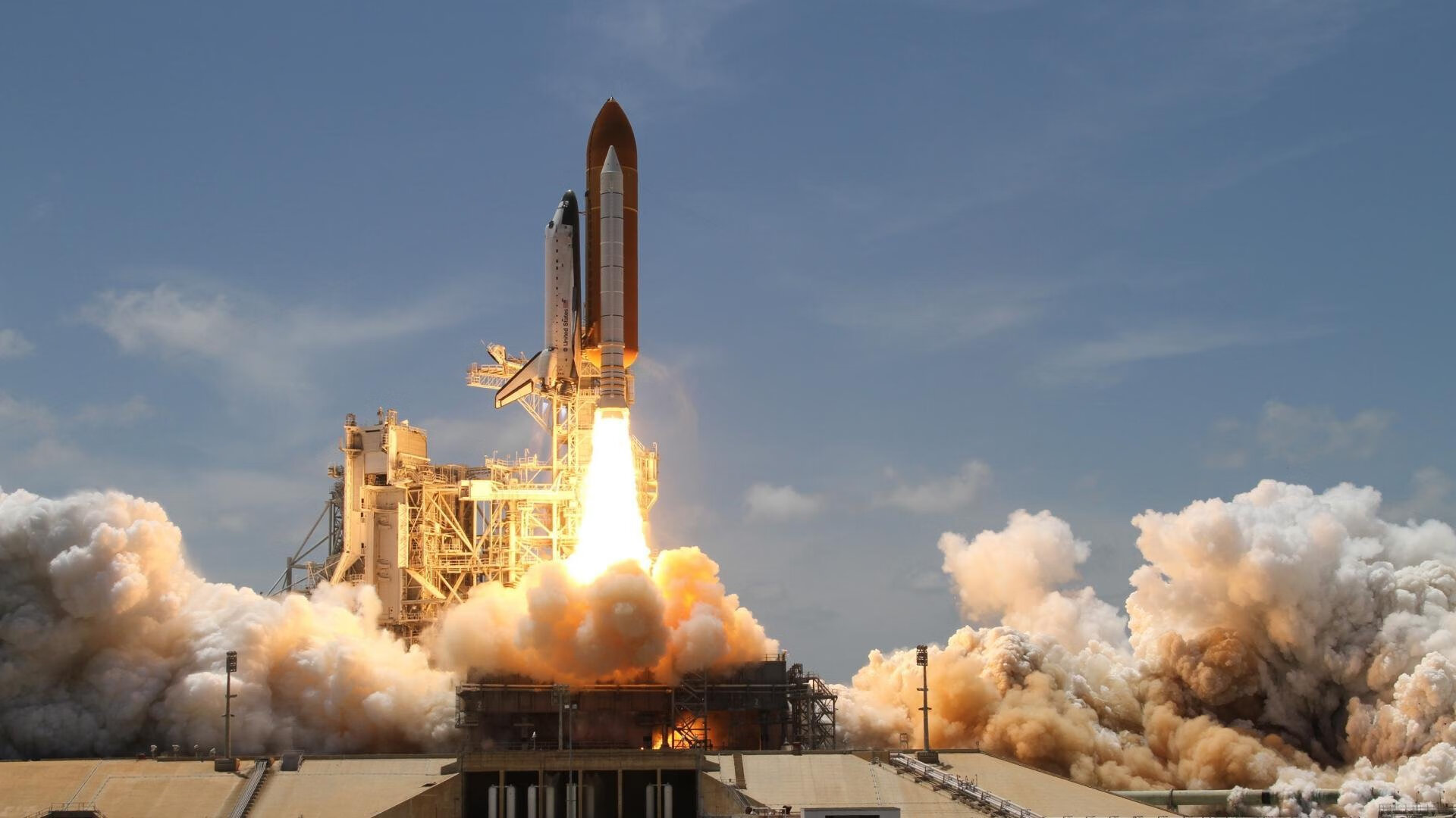 赛道与球场的双重奏,当维斯塔潘统治巴林,国王在洛杉矶加冕