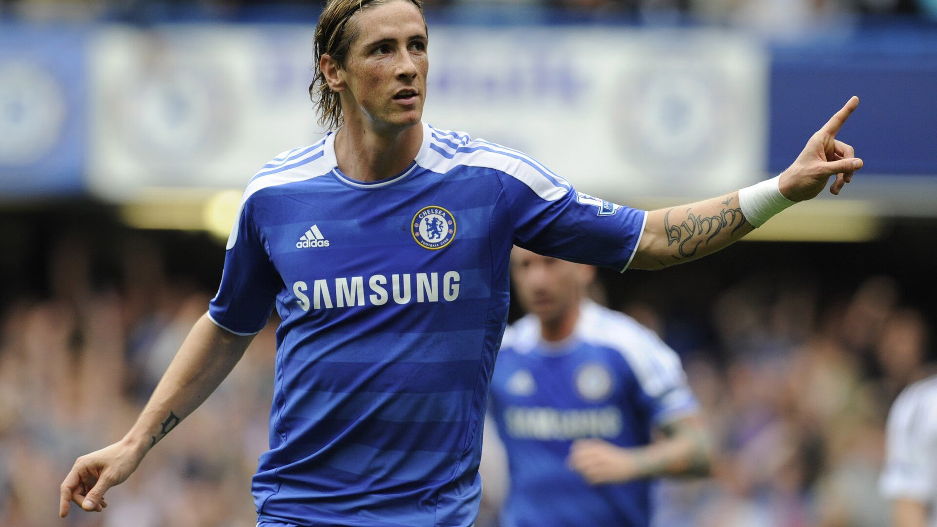 逆流而上！里昂左翼长城铸就，特奥压制级发挥让塞维利亚窒息