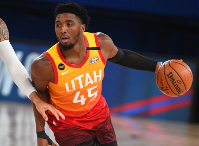 开云体育平台APP-爵士击溃辽宁队，利拉德在年度焦点之战接管比赛